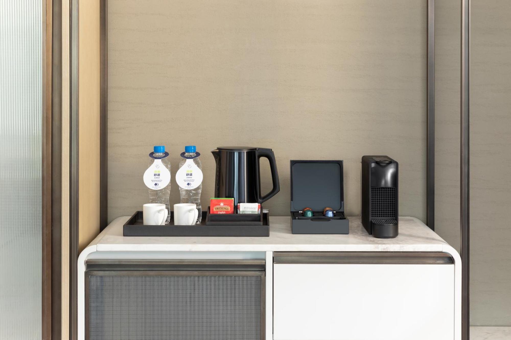 Doubletree By Hilton Kunming Airport Hotel Екстериор снимка