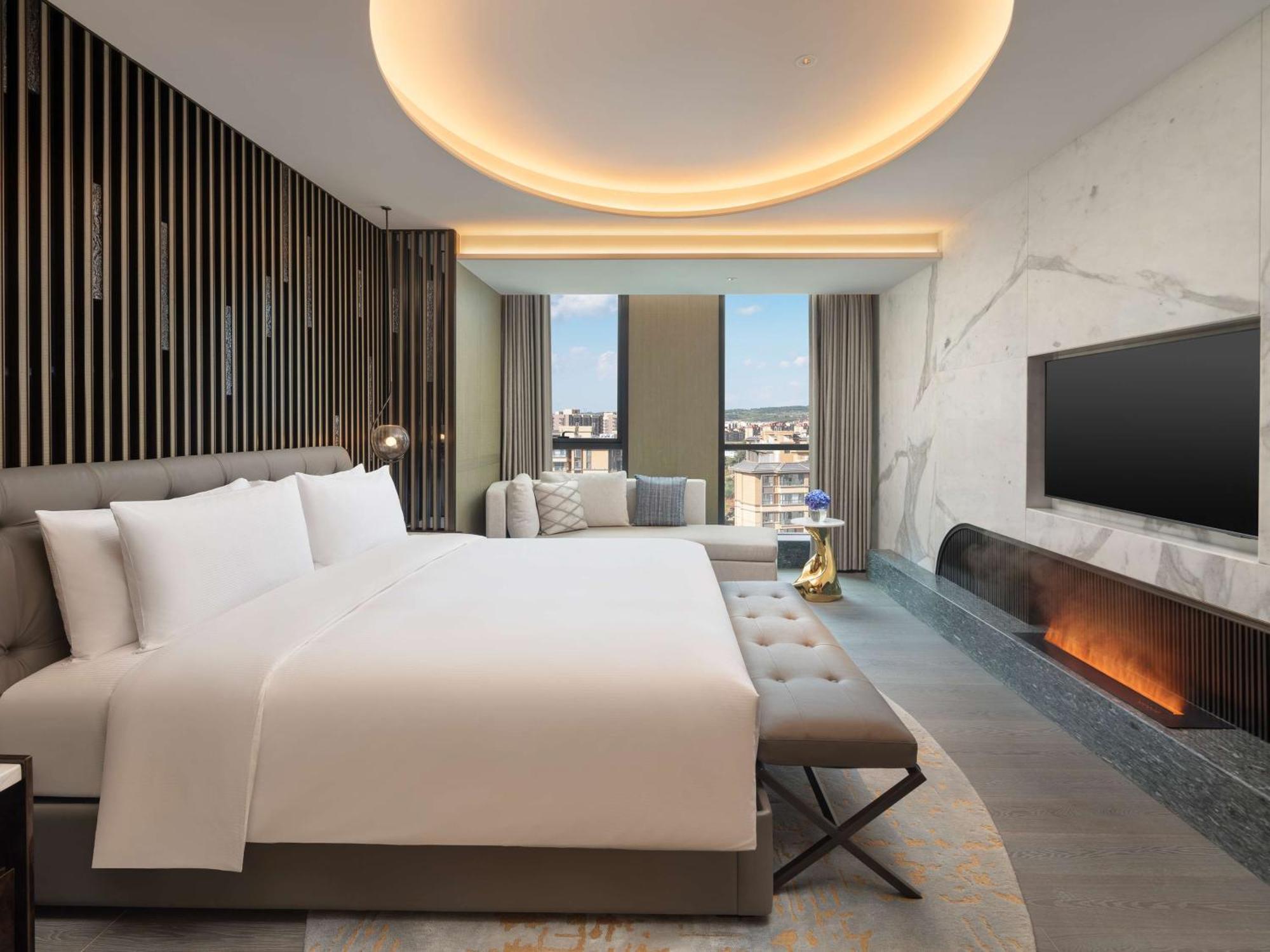 Doubletree By Hilton Kunming Airport Hotel Екстериор снимка