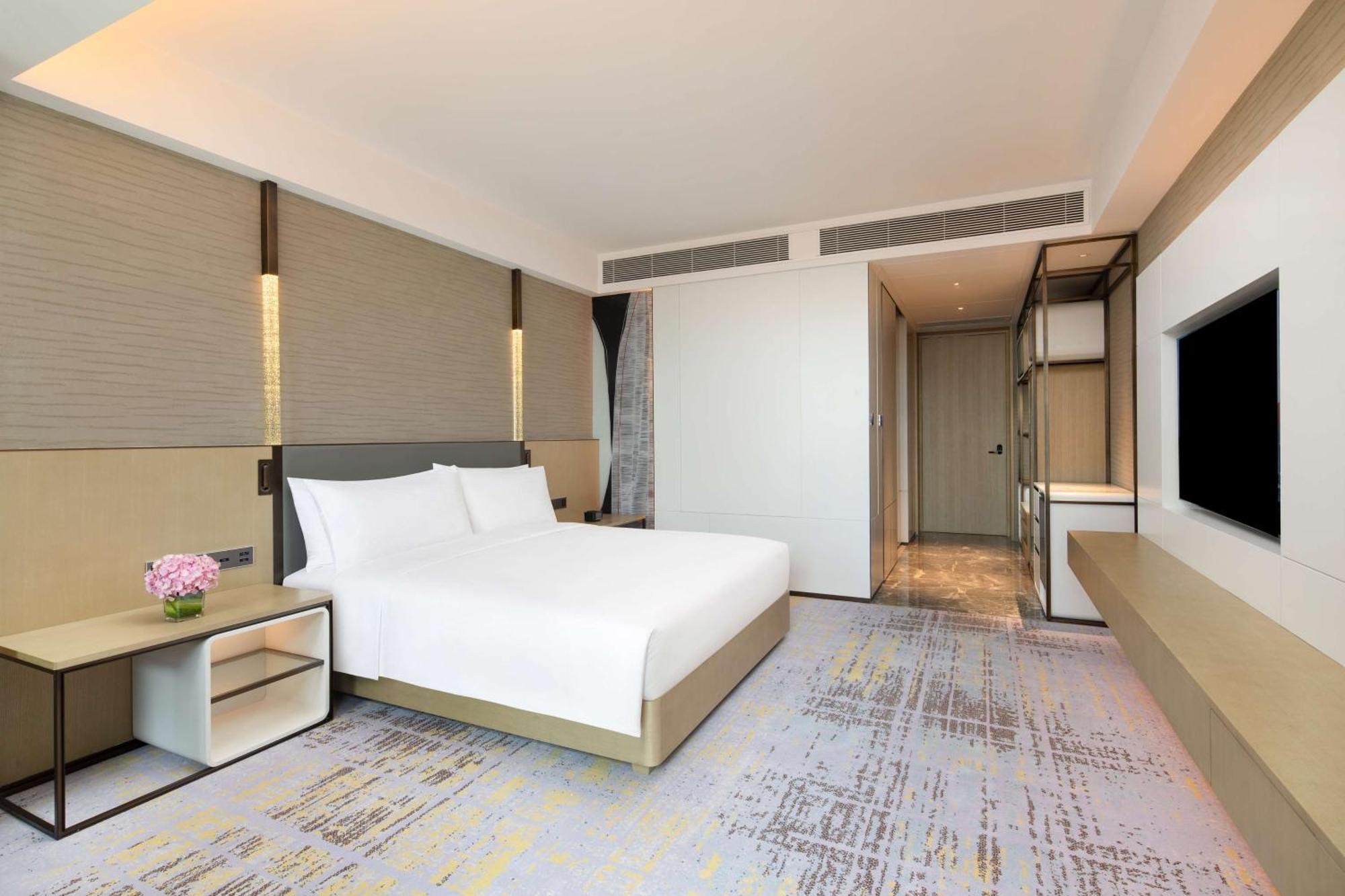 Doubletree By Hilton Kunming Airport Hotel Екстериор снимка