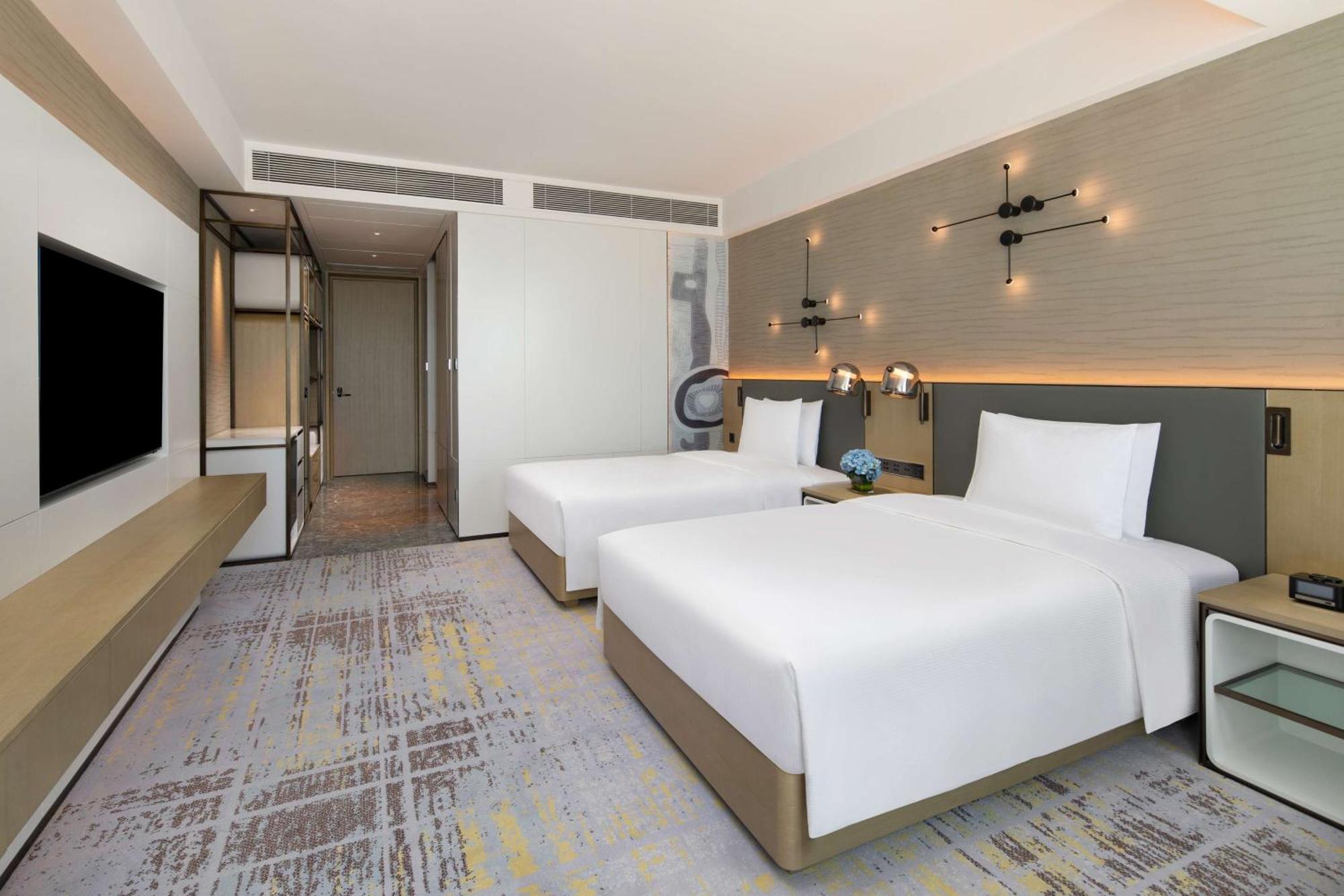 Doubletree By Hilton Kunming Airport Hotel Екстериор снимка