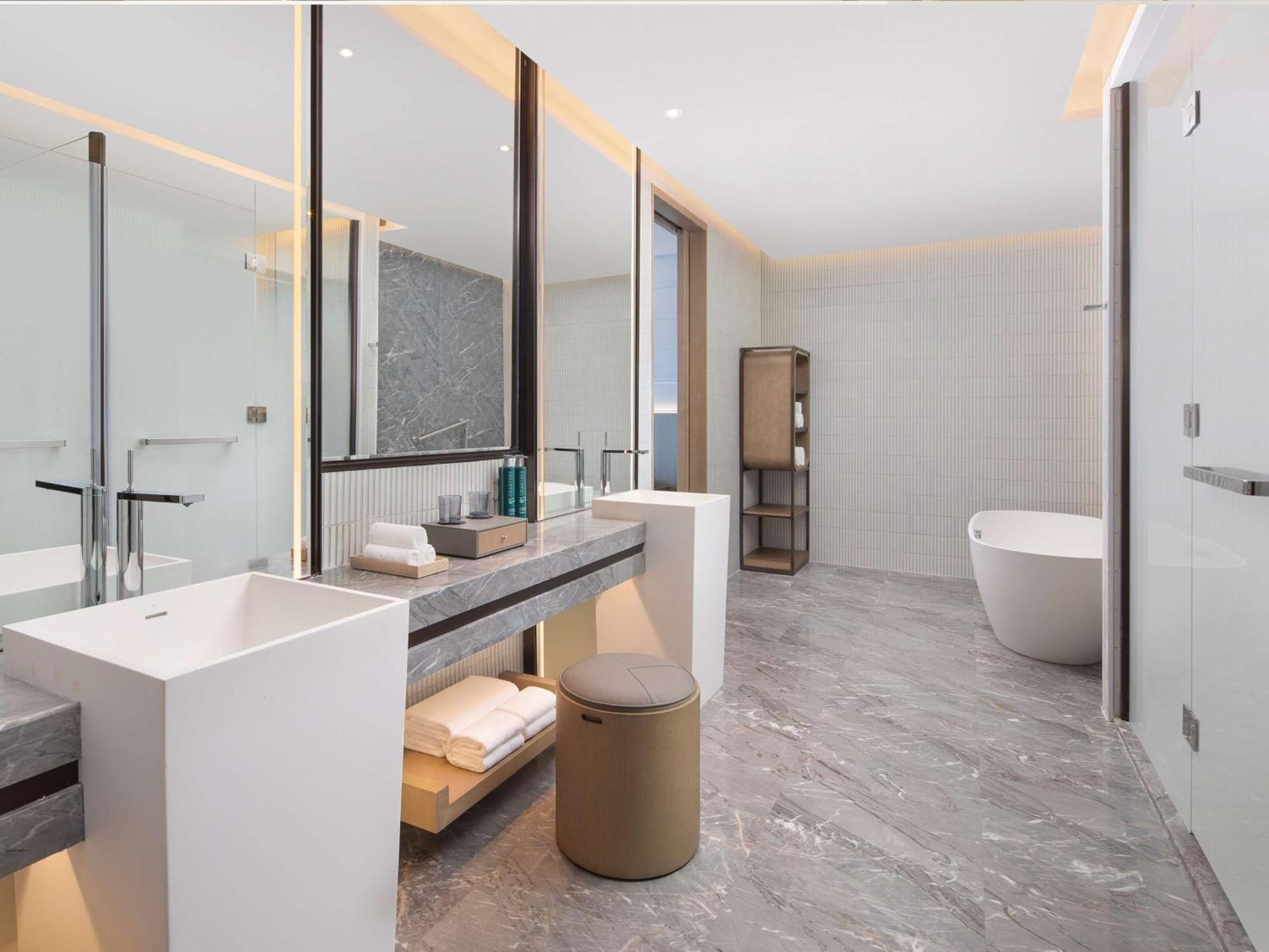 Doubletree By Hilton Kunming Airport Hotel Екстериор снимка