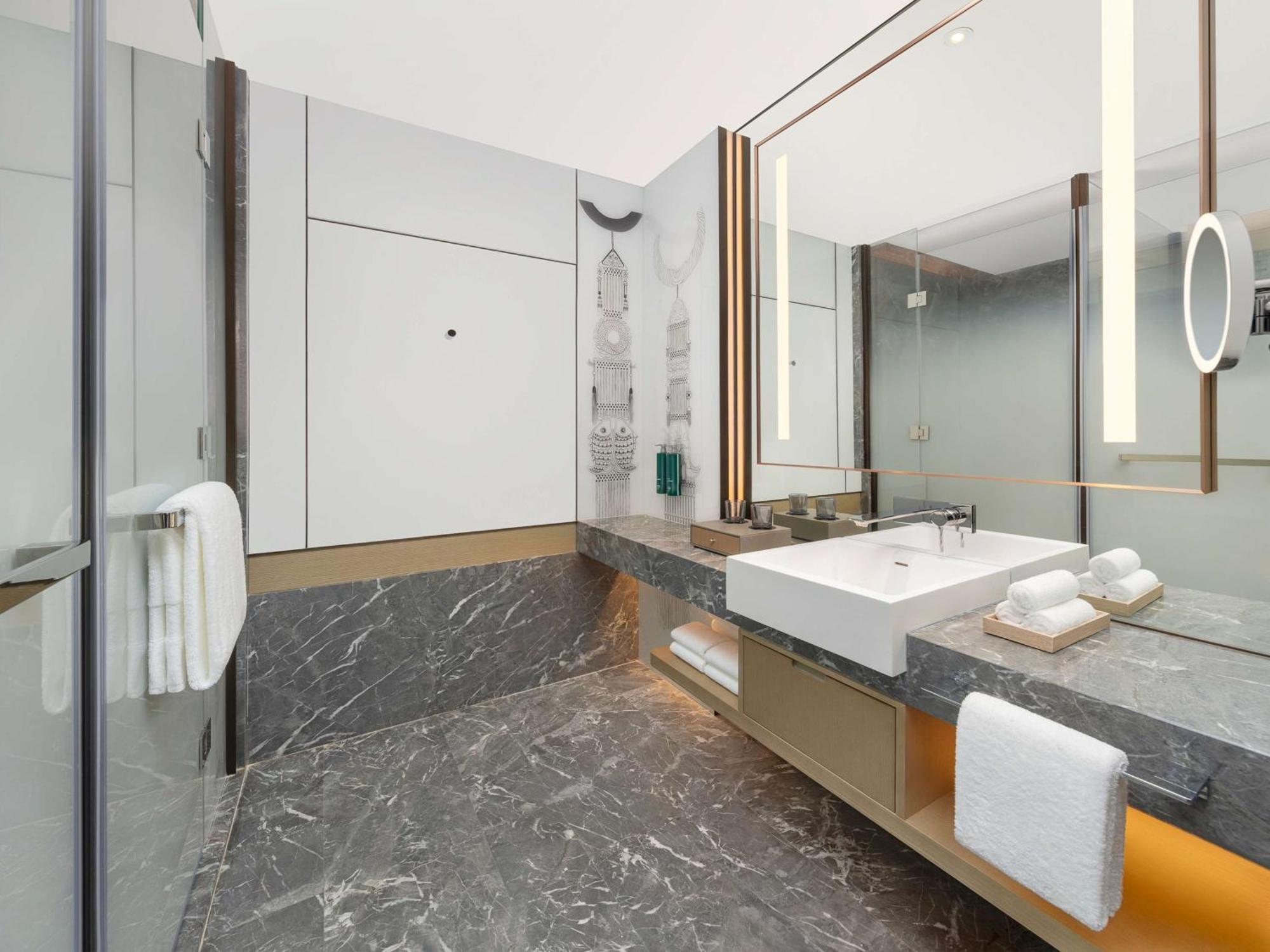 Doubletree By Hilton Kunming Airport Hotel Екстериор снимка