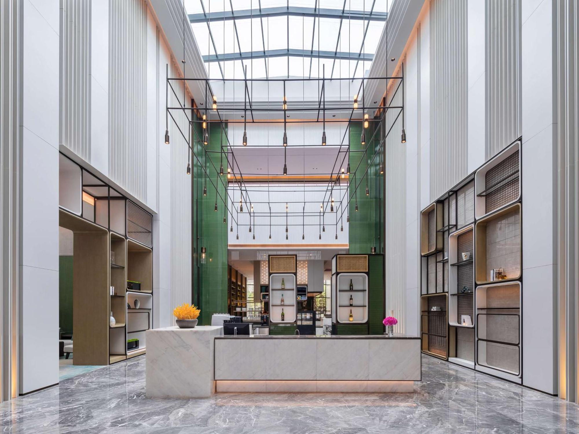 Doubletree By Hilton Kunming Airport Hotel Екстериор снимка