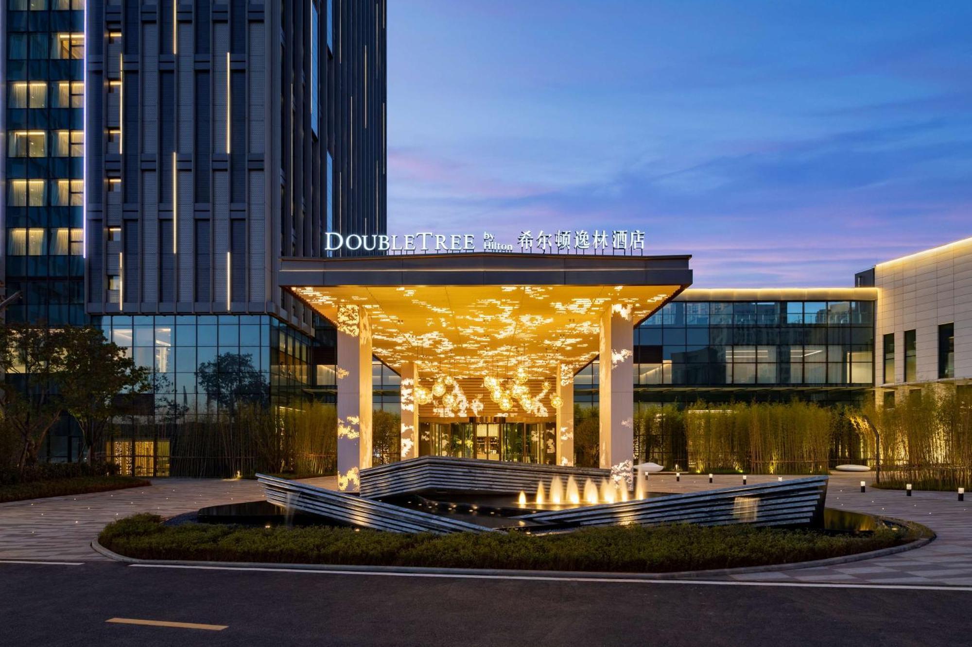 Doubletree By Hilton Kunming Airport Hotel Екстериор снимка
