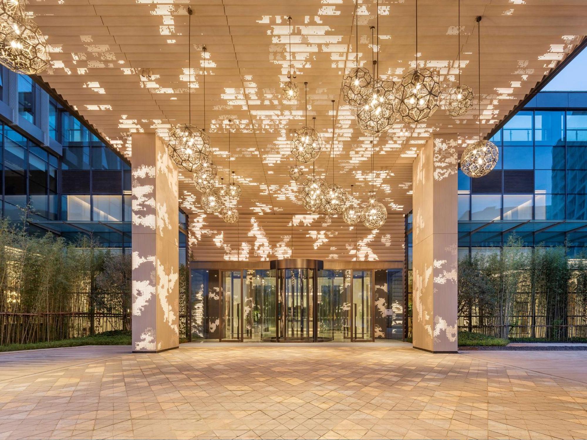 Doubletree By Hilton Kunming Airport Hotel Екстериор снимка