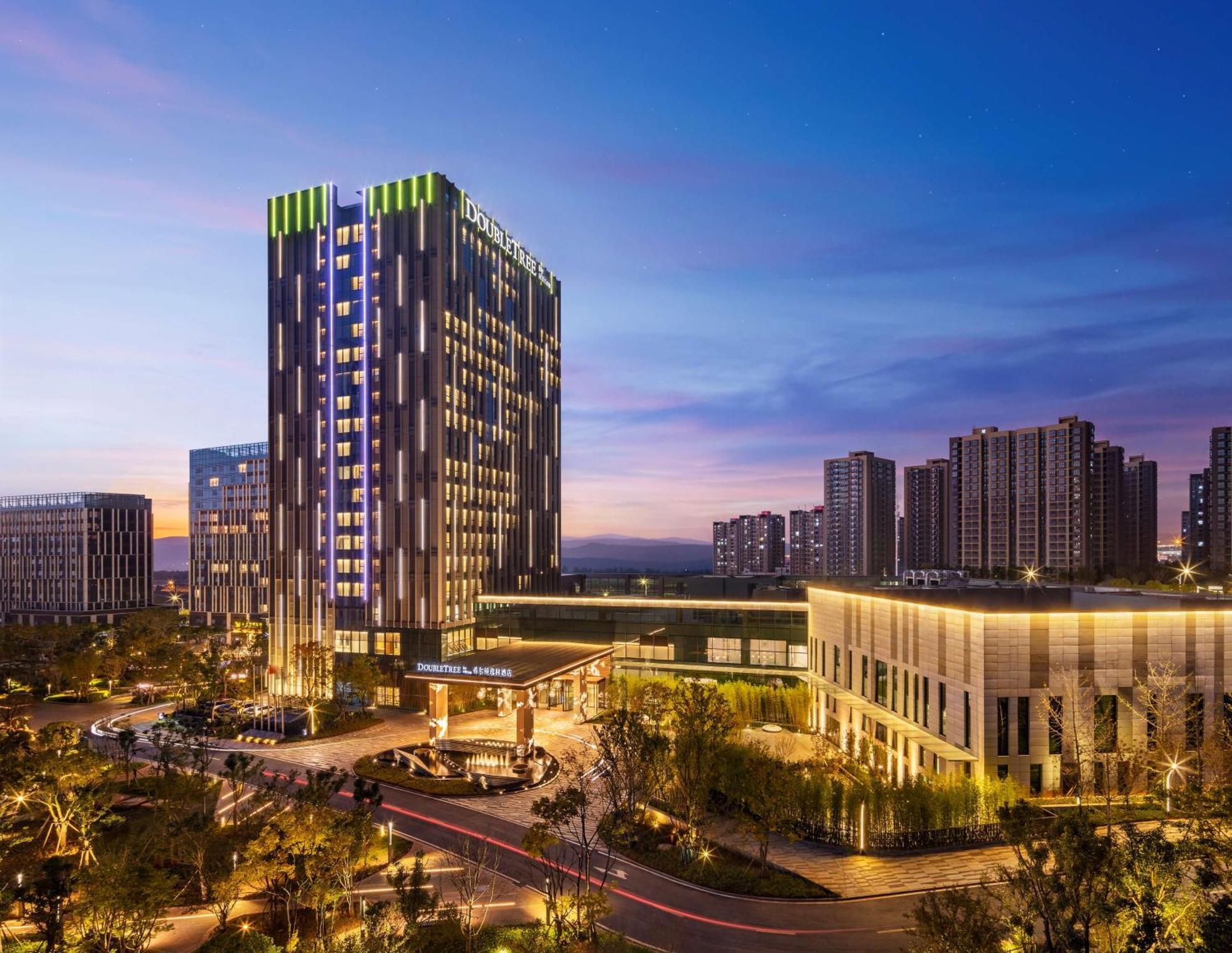 Doubletree By Hilton Kunming Airport Hotel Екстериор снимка